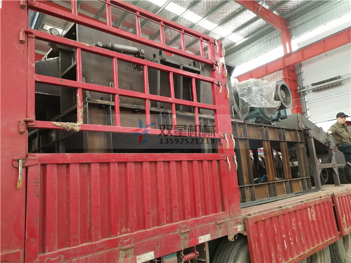 金屬深夜福利久久廠家1300型設備發貨